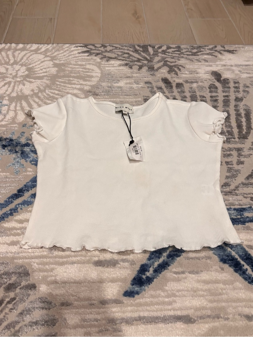 NWT Miou Muse Cropped White T-shirt with ruffled sleeves and bottom size Small